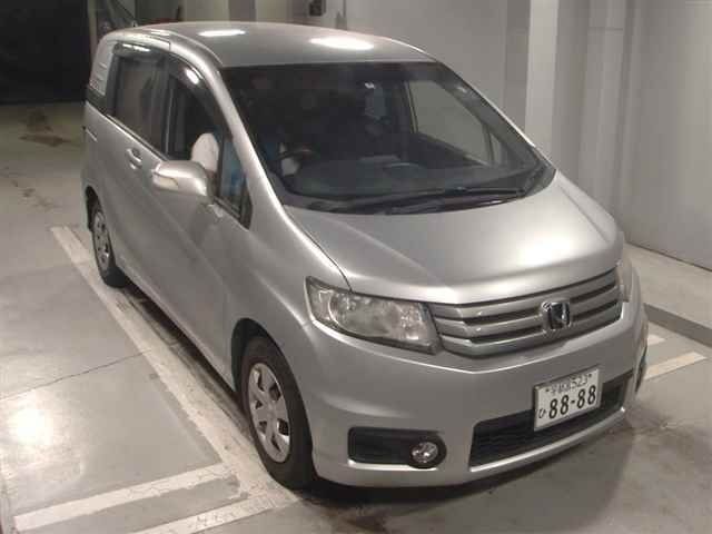 8262 Honda Freed spike GB3 2013 г. (JU Tokyo)